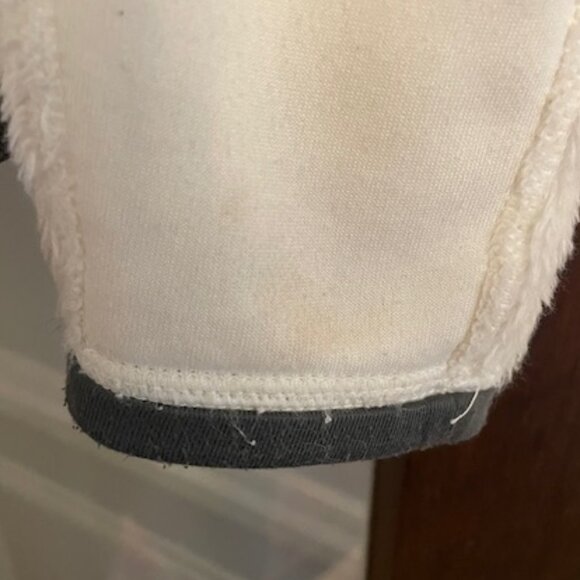 Patagonia R3 Hooded Fleece Jacket in White, Size Medium - Picture 6 of 7